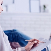 Klinik Psikolog ve Uzman Psikolog Nedir? Aralarındaki Farklar Nelerdir?